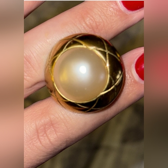 Chanel Pearl and Gold Plates Quilted Pattern Earrings - Picture 3 of 4